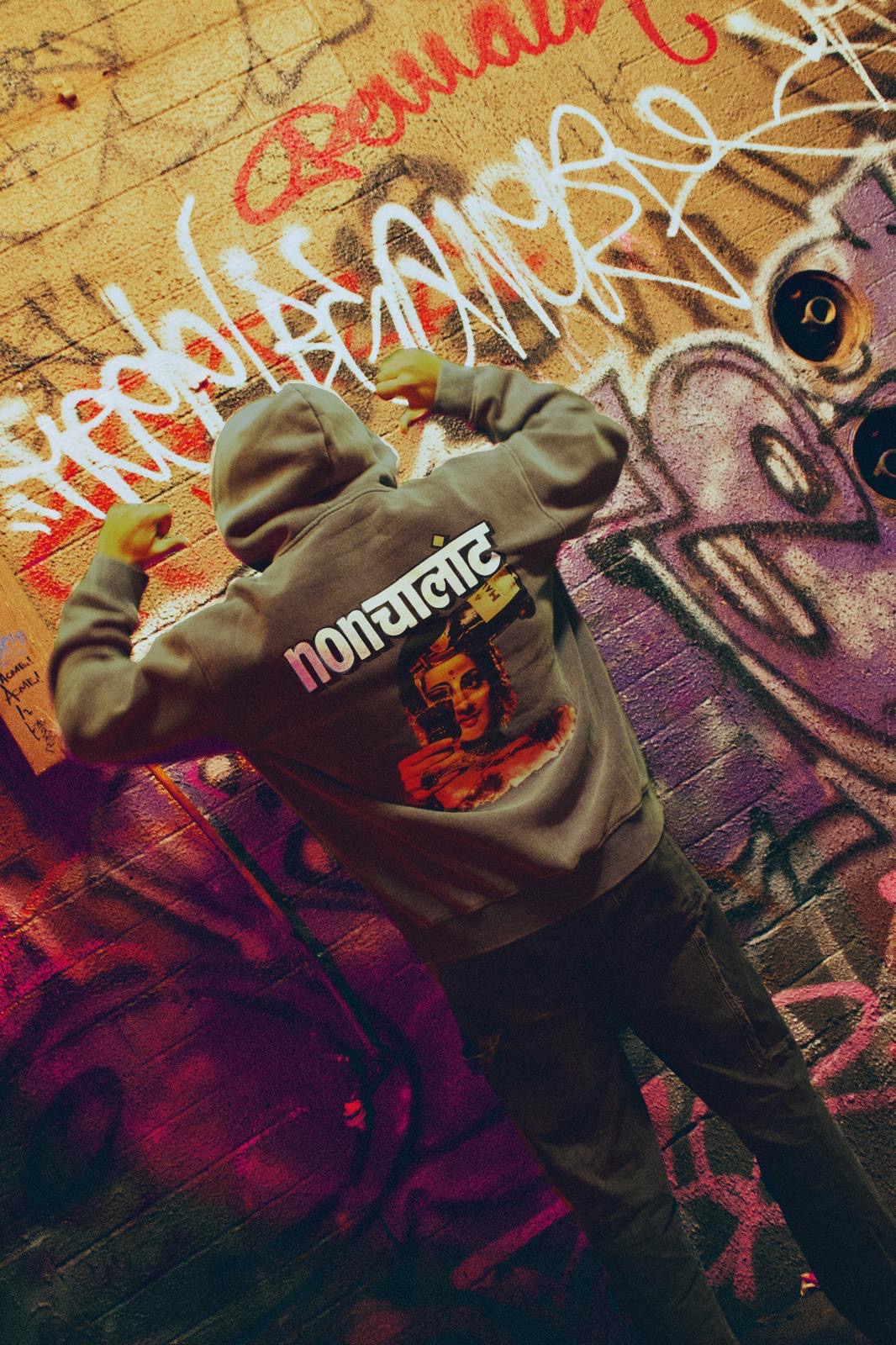 nonचालांट Hoodie worn on model, back view