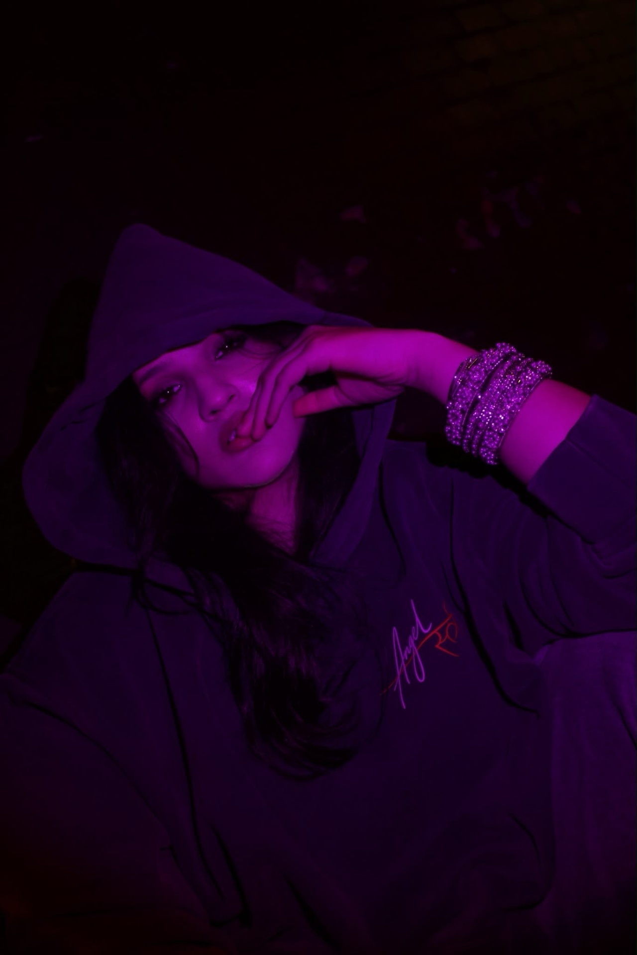 बेddie Hoodie worn on model, front view